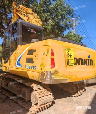 龙工LG6135挖掘机
