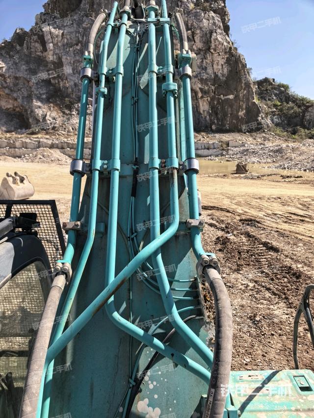 铲斗右后整体（工作和回转装置）