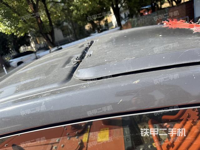 驾驶室顶部（整机外观）