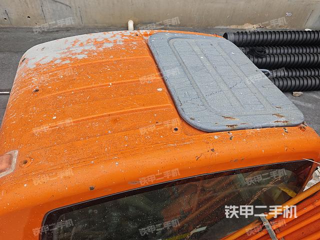 驾驶室顶部（整机外观）