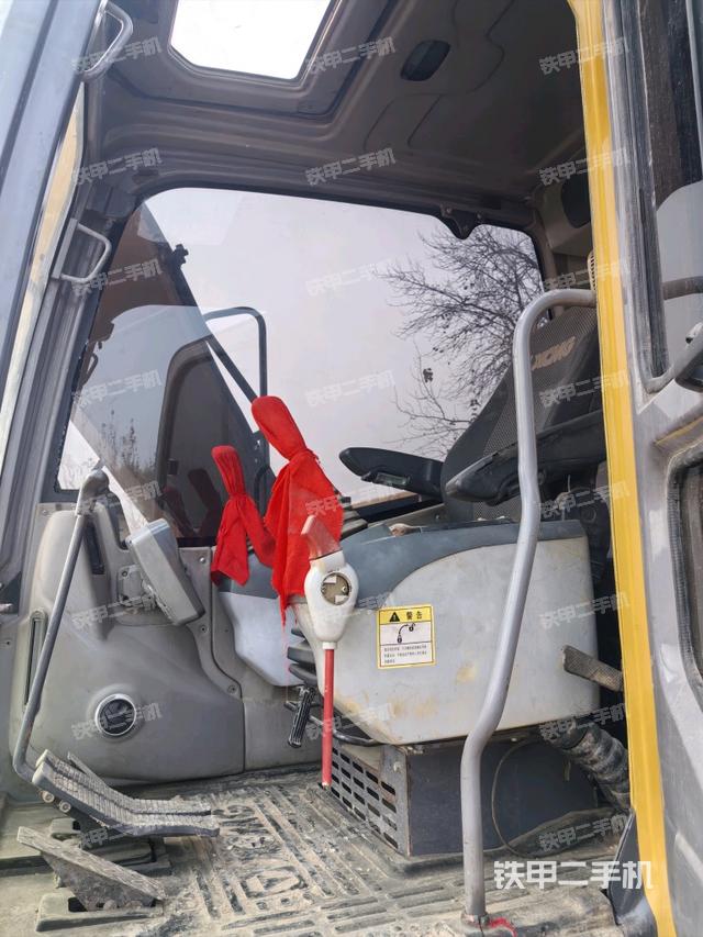 駕駛室整體（整機外觀）