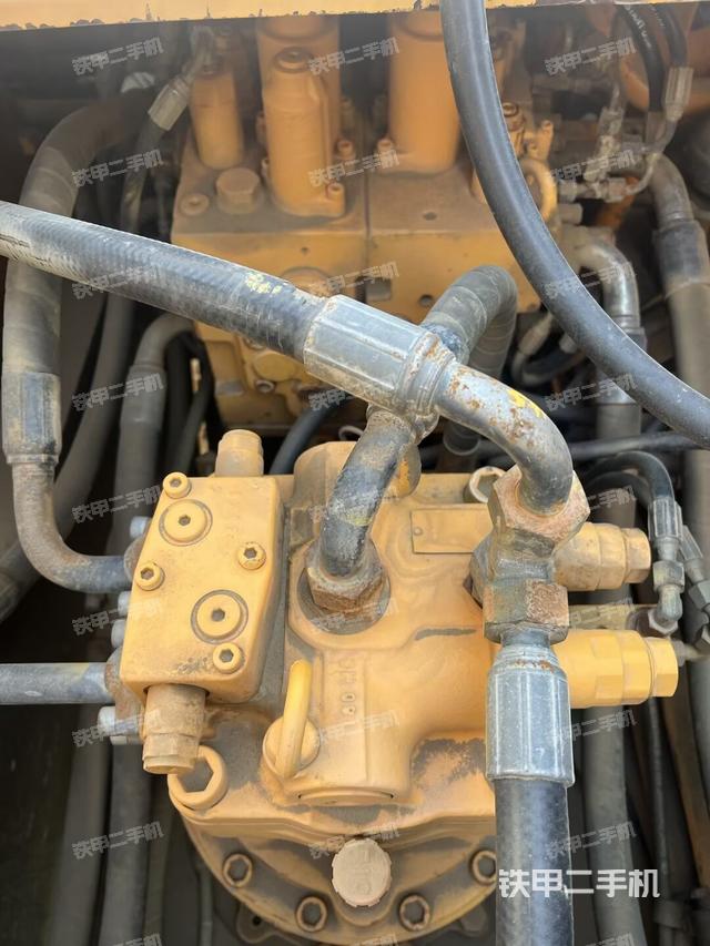 回转马达和主控阀（整机外观）