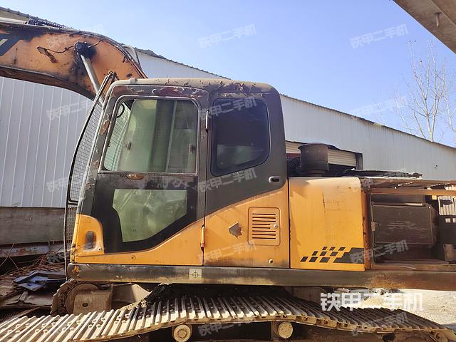 駕駛室整體（整機外觀）