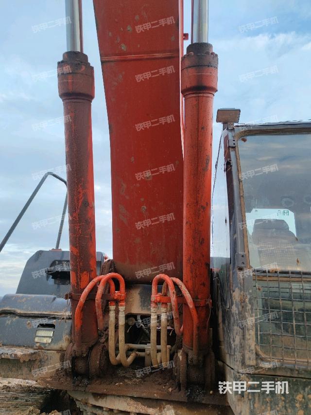 大臂油缸整體?豎拍（工作和回轉(zhuǎn)裝置）