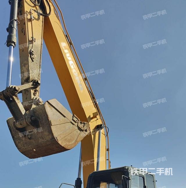 小臂整体左后（工作和回转装置）