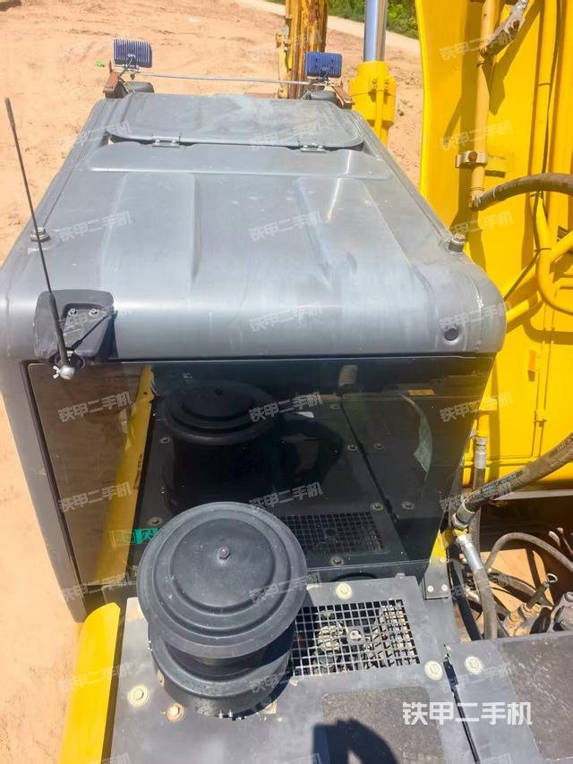 駕駛室頂部（整機外觀）