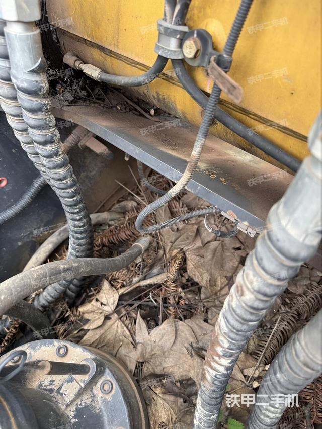 中央回转接头特写（上车部件）