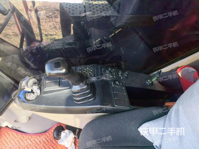 座椅右侧控制台/钥匙门/油门/含右手柄（驾驶室部分）