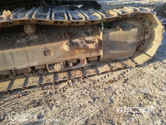 右驅(qū)動輪（行走機構(gòu)）