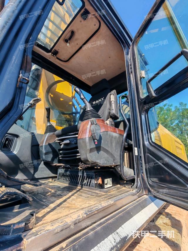 驾驶室整体（整机外观）