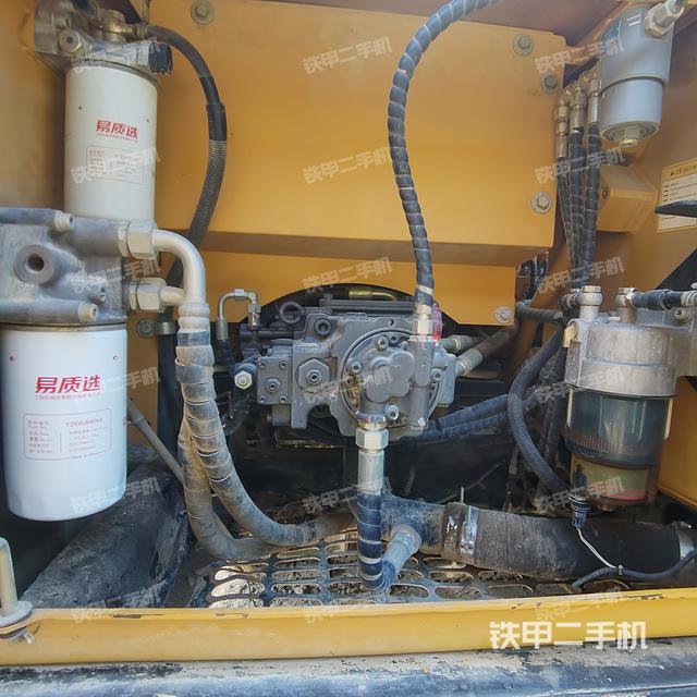 液壓泵艙室正面整體（整機(jī)外觀）