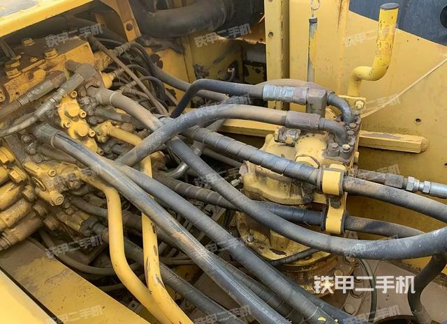 回轉(zhuǎn)馬達和主控閥（整機外觀）