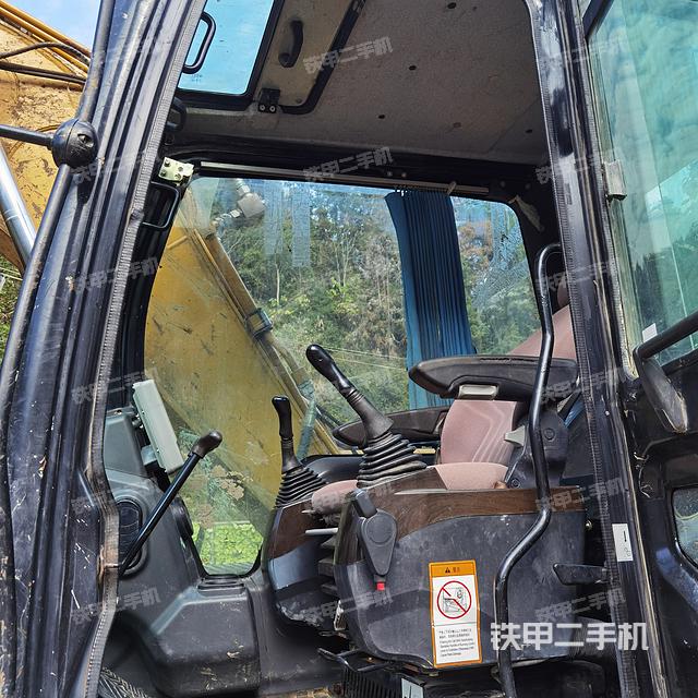 駕駛室整體（整機(jī)外觀）