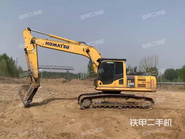 小松PC240LC-8M0挖掘機(jī)