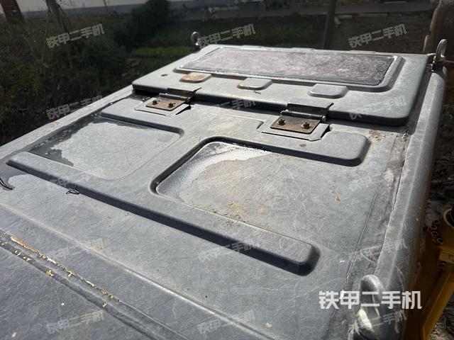 驾驶室顶部（整机外观）