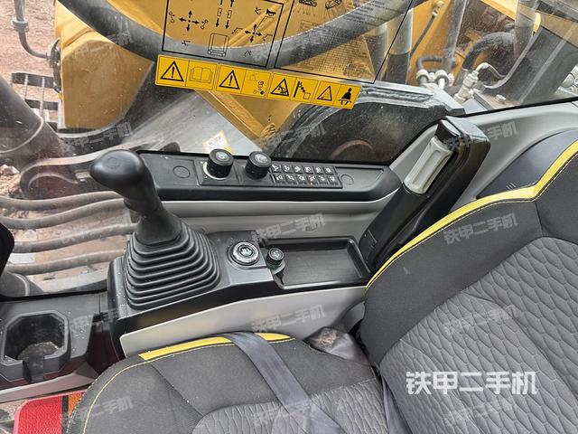 座椅右側(cè)控制臺/鑰匙門/油門/含右手柄（駕駛室部分）