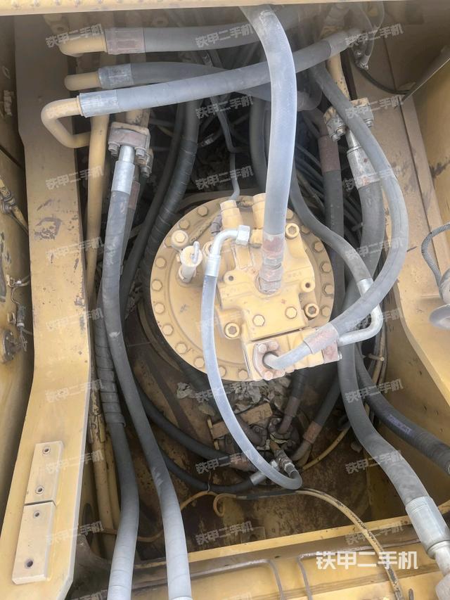 回转马达和主控阀（整机外观）