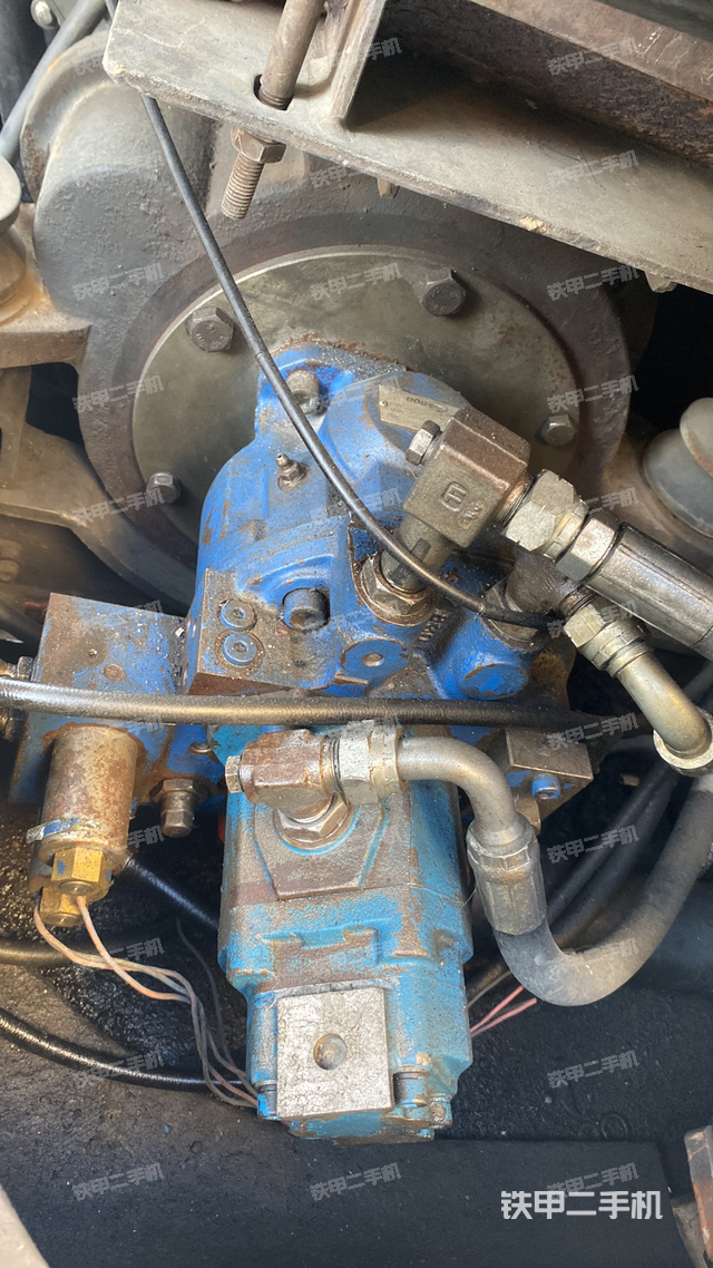 液壓泵艙室正面整體（整機(jī)外觀）