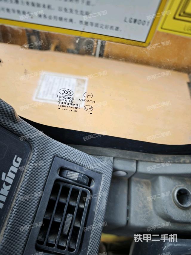 后窗玻璃角标（驾驶室部分）