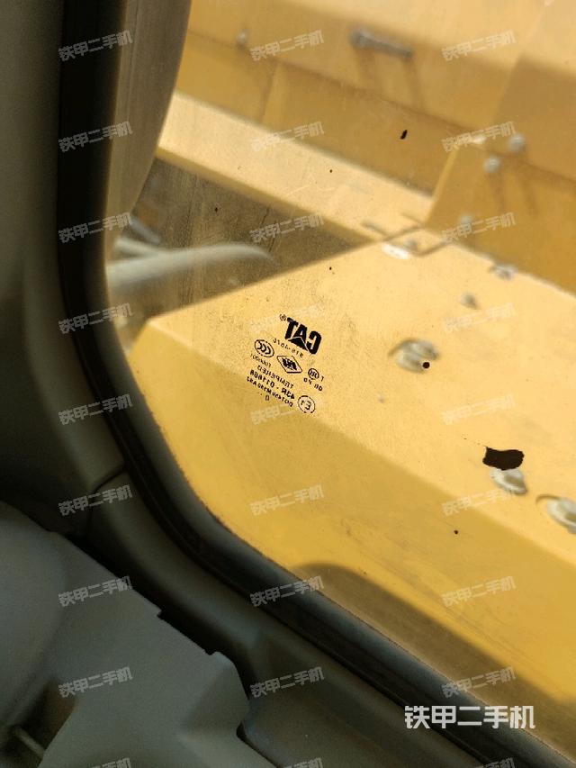 后窗玻璃角标（驾驶室部分）