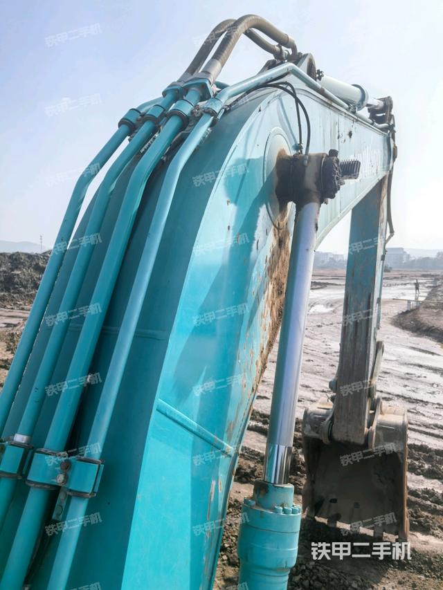 大臂背部俯视（工作和回转装置）