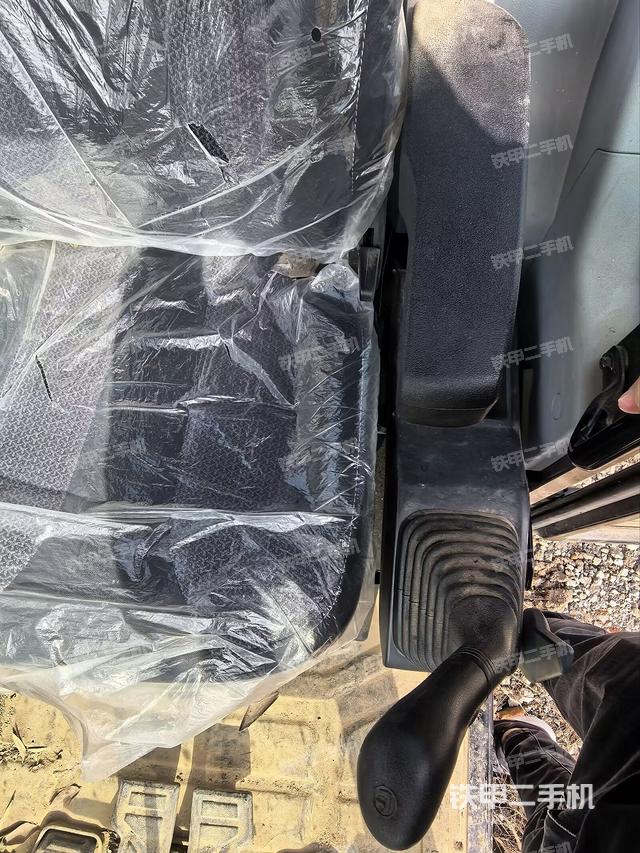 座椅左侧控制台/音响/含左手柄（驾驶室部分）