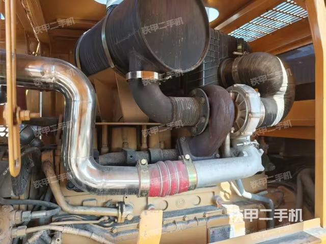 发动机左侧（整机外观及大件）