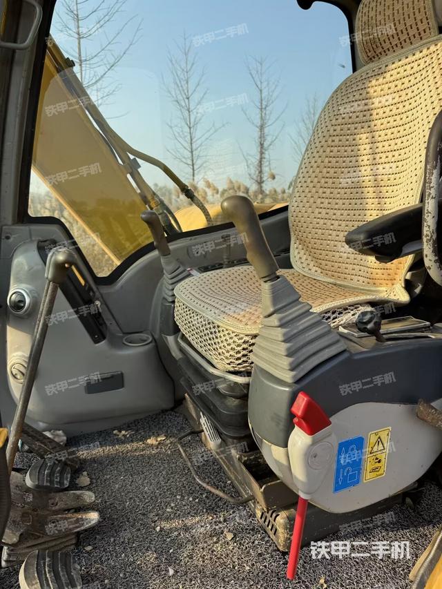 驾驶室整体（整机外观）