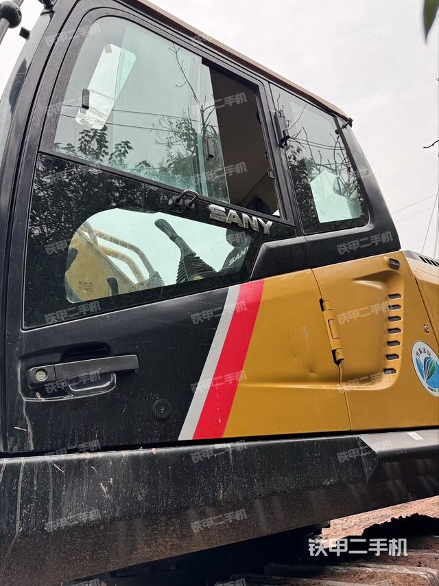 駕駛室左前45度（駕駛室部分）