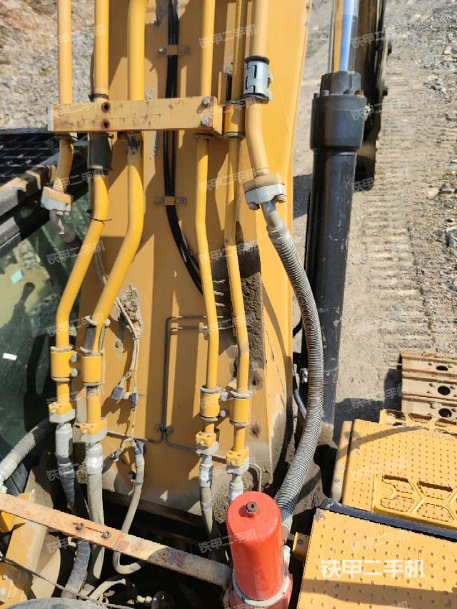 大臂背部俯视（工作和回转装置）