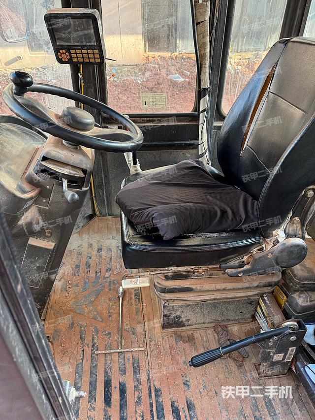 駕駛室工作臺（整機外觀及大件）