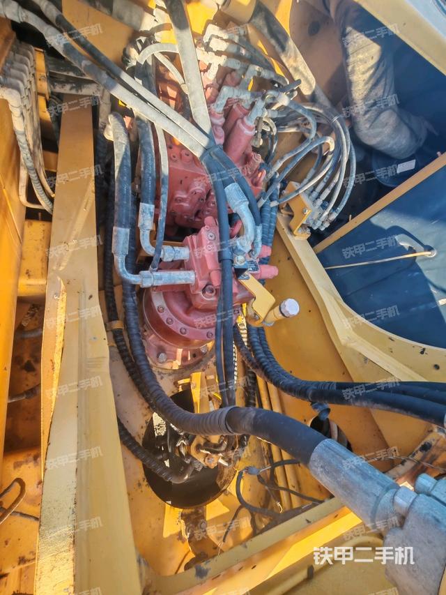 回轉(zhuǎn)馬達和主控閥（整機外觀）