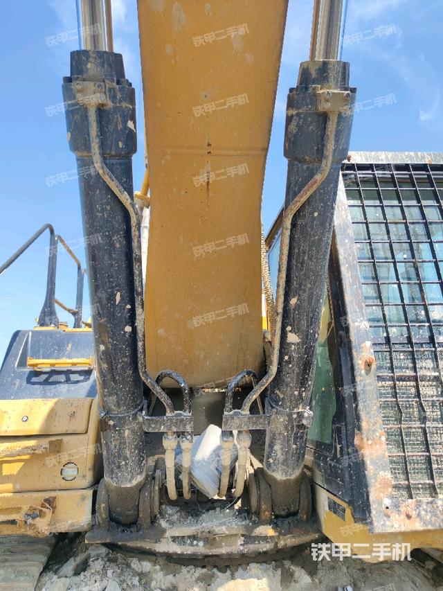 大臂油缸整體?豎拍（工作和回轉(zhuǎn)裝置）