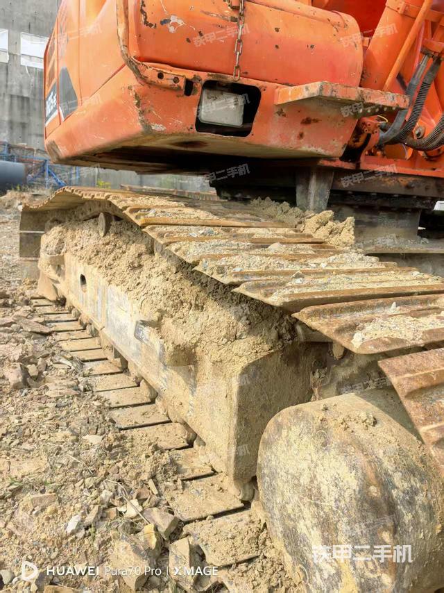 左驅(qū)動輪（行走機(jī)構(gòu)）