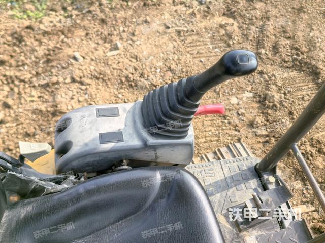 后窗玻璃角标（驾驶室部分）