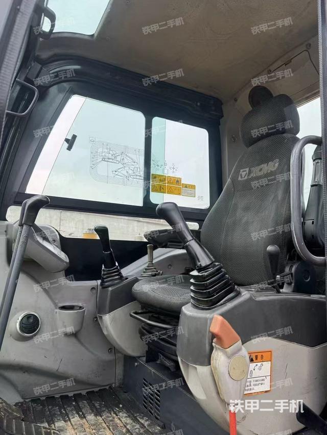 駕駛室頂部（整機(jī)外觀）