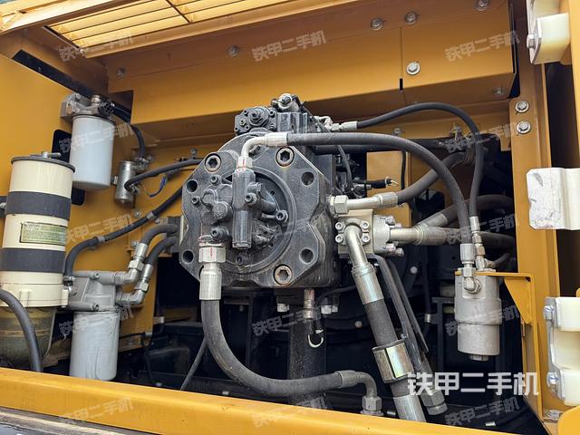 液壓泵斜45?左（大件艙室）