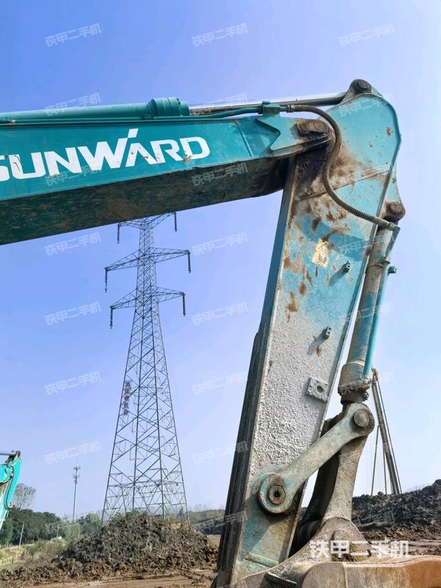 大臂油缸整体 竖拍（工作和回转装置）