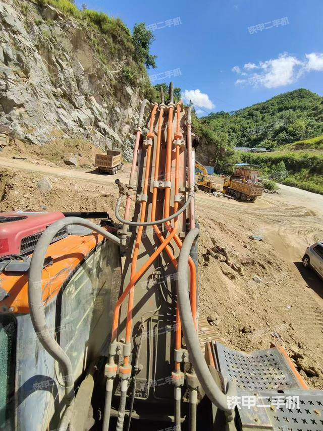 大臂背部俯視（工作和回轉(zhuǎn)裝置）