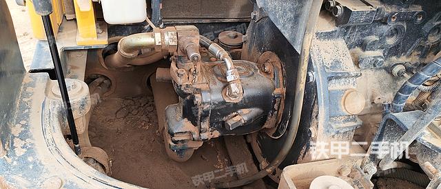 回转马达和主控阀（整机外观）