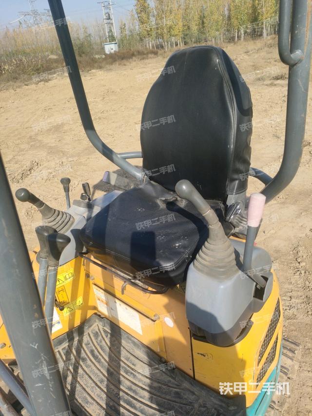 驾驶室顶部（整机外观）