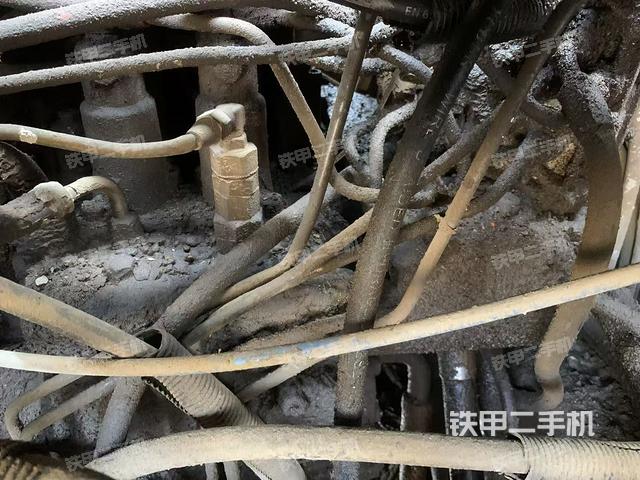 回轉(zhuǎn)馬達(dá)和主控閥（整機(jī)外觀）