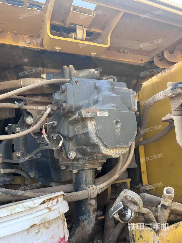 液壓泵艙室正面整體（整機(jī)外觀）