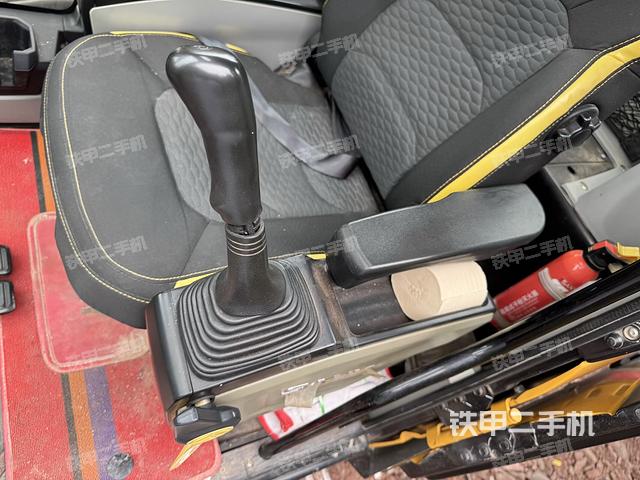 座椅左側(cè)控制臺/音響/含左手柄（駕駛室部分）