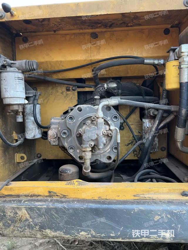 液壓泵艙室正面整體（整機(jī)外觀）