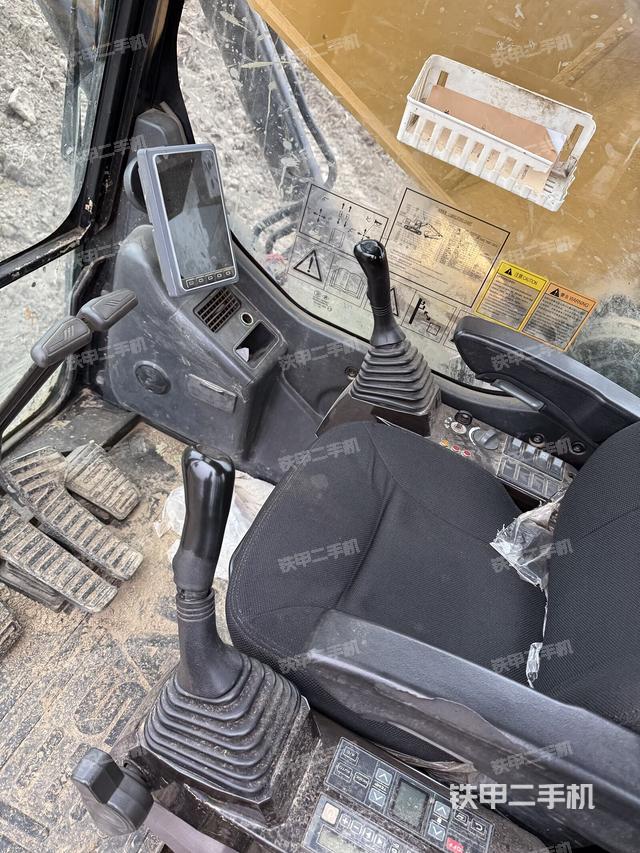 驾驶室整体（整机外观）