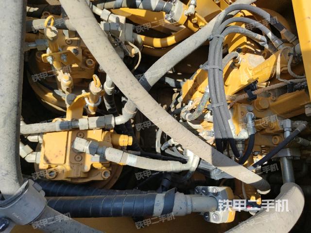 中央回轉(zhuǎn)接頭特寫（上車部件）