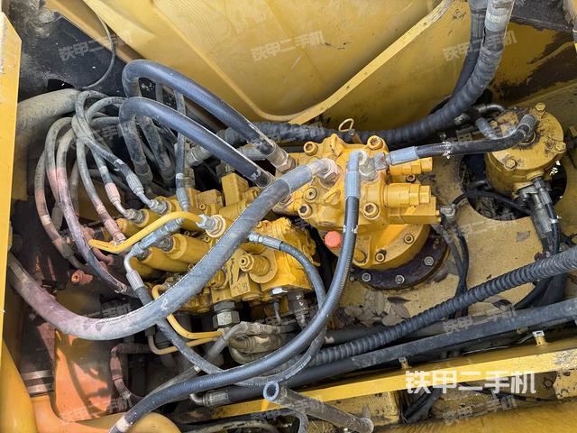 回转马达和主控阀（整机外观）