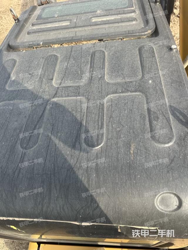 驾驶室顶部（整机外观）