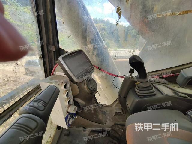 座椅右側(cè)控制臺/鑰匙門/油門/含右手柄（駕駛室部分）